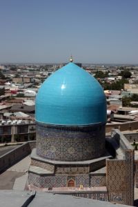 Kopule jedné z mešit z minaretu